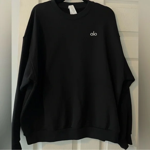 ALO Classic Black Crewneck - Picture 2 of 4